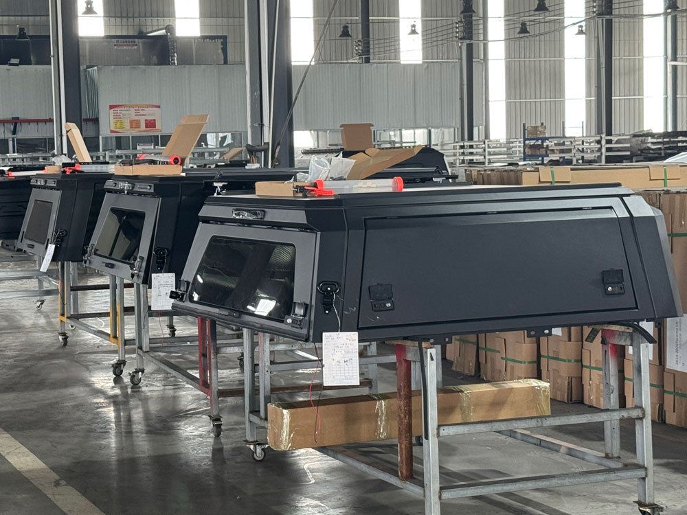 Truck canopy manufacturing process at the SEMRISE factory